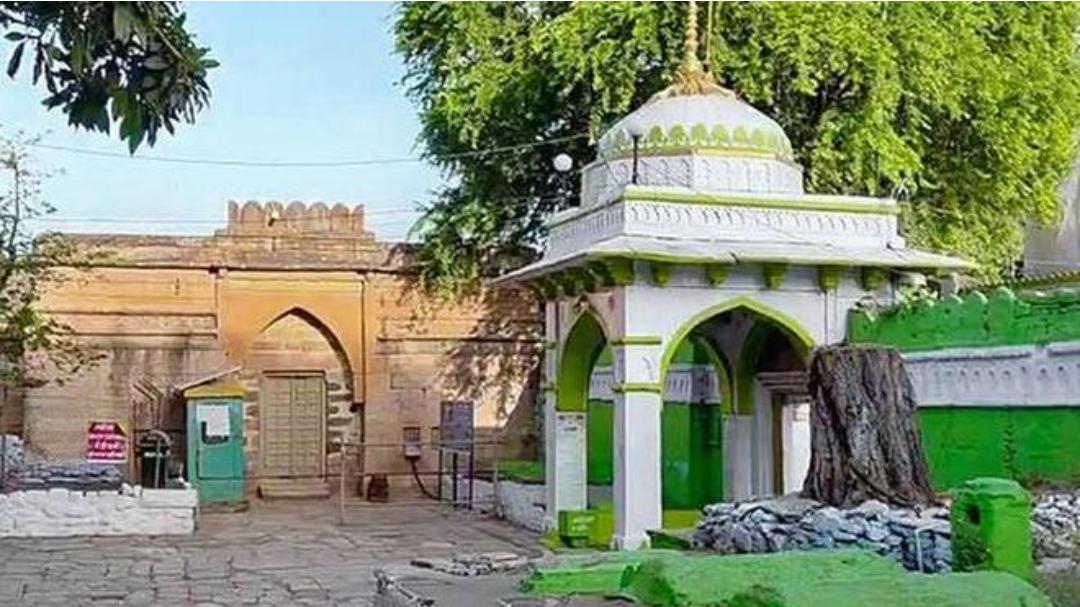 Bhojshala complex case: Supreme Court suggests temporary prayer space for Muslims until case decided